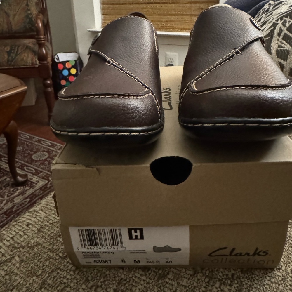 Clarks Women’s Brown Leather Loafers with Stitching